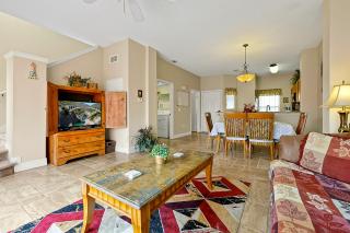 Lakefront Villa in Terra Verde:Pool & Resort Amenities - 6