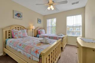 Lakefront Villa in Terra Verde:Pool & Resort Amenities - 4