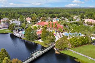 Lakefront Villa in Terra Verde:Pool & Resort Amenities - 3