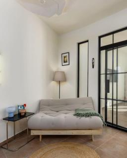 Japandi Style Flat in Thessaloniki City Center - Tessalónica - 9