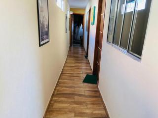 Quarto privativo para 4 pessoas com 1 cama de casal e 2 solteiros - Aparecida - 1