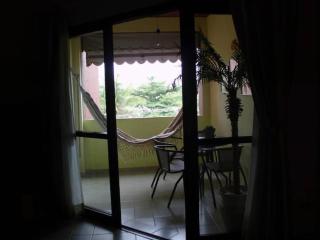Apto com varanda Wi-Fi, Netflix - 400 m da praia - Guarujá - 8