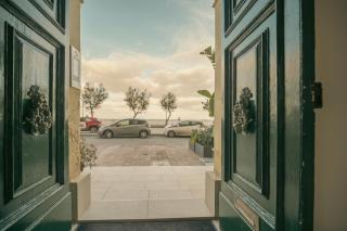 Sliema Central O'Clock Malta - 9