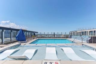 Rooftop Hot Tub And Pool King Bed DT SLC Parking - Salt Lake City - 9