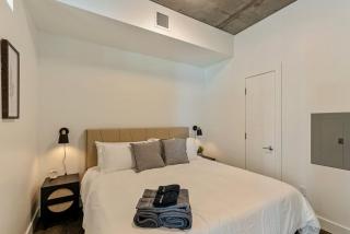 Rooftop Hot Tub And Pool King Bed DT SLC Parking - Salt Lake City - 8