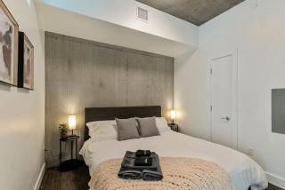 X Rooftop Pool Hot Tub Gym King Bed Parking - 7