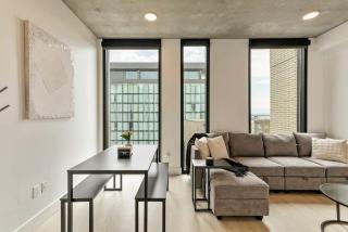 LUX DT APT Hot TubPool King Bed Parking Lot - Salt Lake City - 4
