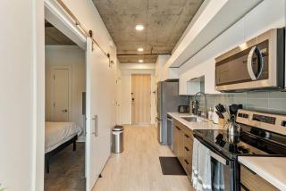 Gym Rooftop Pool Hot tub King Bed Parking - Salt Lake City - 2