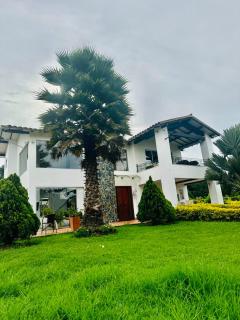 Lujosa casa cerca al aeropuerto - Medellín - 0