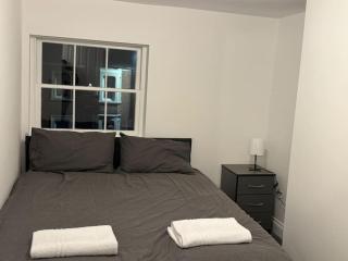 2bed Central Gloucester- contractors welcome - - 1