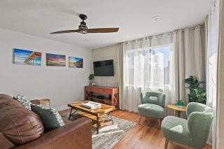 6 Bedroom Family Getaway Walk to Law Street Beach - 4