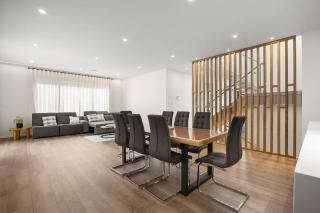 Greenstead Retreat 11 beds, 8 bedrooms, 5 baths - Auckland - 1