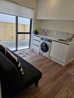 Greenstead Retreat 11 beds, 8 bedrooms, 5 baths - Auckland - 3