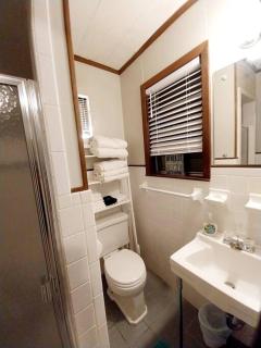Newly Remodeled Lakehouse on Private Lake sleeps 8 - Woodville - 7