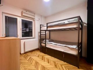 Radio Hostel - 8