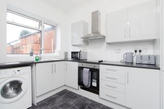 HIGH STREET APARTMENT, SLEEPS 6 GUESTs! - Bedworth - 8