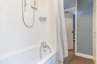 HIGH STREET APARTMENT, SLEEPS 6 GUESTs! - Bedworth - 6