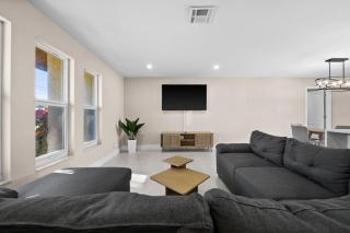 Relax by the Water 3BR Home with Dock and Pool - Cape Coral - 8