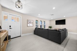 Relax by the Water 3BR Home with Dock and Pool - Cape Coral - 6