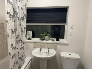2-Bedrooms - Hot Tub - Free parking - TV in every room - Swansea - 6