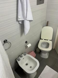 Casa en Mar Del Plata a dos cuadras del mar con cochera privada - Mar del Plata - 3