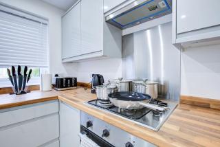 Sleek 3 Bedroom 6 Beds 2 Bath Home - Colchester - 6