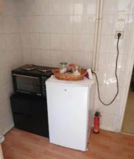Simple apartment - Athens - 4
