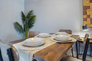 Vibrant and spacious 3 level home by park - Northglenn - 9