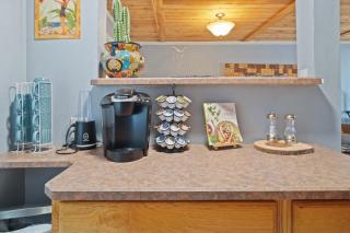 Vibrant and spacious 3 level home by park - Northglenn - 1