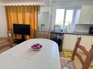 Cosy 4-Bedroom Entire Home - Sleeps 7, Oxford - Oxford - 2