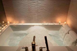 BridgesView Spa & Couples Retreat, Parking for 2 - Oakland - 9