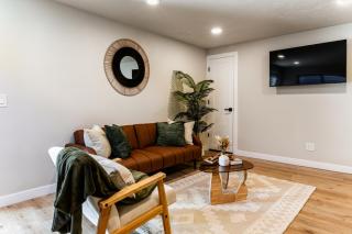 Modern Style Home Near Canyon RSL and expo - Sandy - 5