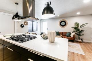 Modern Style Home Near Canyon RSL and expo - Sandy - 1