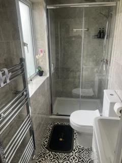 New self-contained double bedroom studio flat - Londres - 4