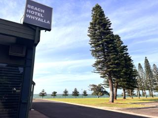The Beach Hotel Whyalla - 9