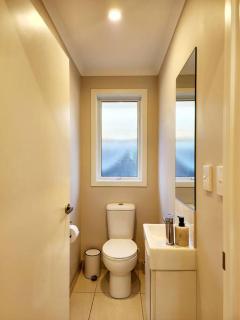 Stylish Fresh Haven for up to 8 guests - 7