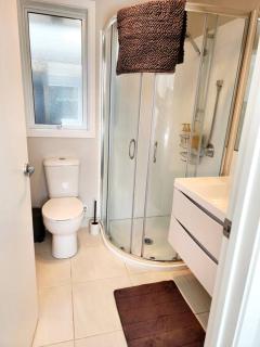 Stylish Fresh Haven for up to 8 guests - Hamilton - 3