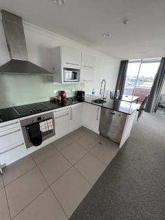 Corporate Accommodation - Modern CBD Apartment - Hamilton - 5