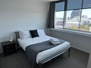 Corporate Accommodation - Modern CBD Apartment - Hamilton - 8