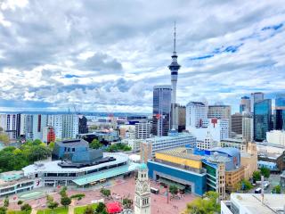 Skytower and City View 2 Bedroom Apartment on High Floor - Auckland - 0