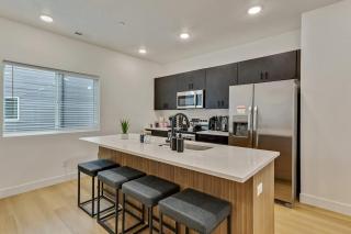 3 Min to DT Lux Townhome 2 Car Garage King Bed - Salt Lake City - 2