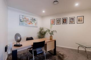 Inner-city 2 bedroom apartment - perfectly located - 2