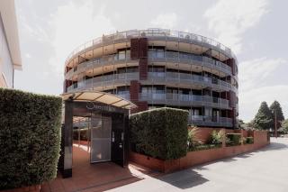 Inner-city 2 bedroom apartment - perfectly located - 6