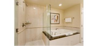 MGM Signature Top Floor 1 BR 2 BA Penthouse with Balcony, Strip and Sphere Views - Las Vegas - 2