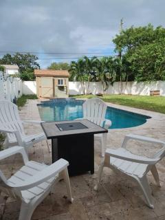 Amazing Deal! Dania Beach Home with Pool & Jacuzzi - Dania Beach - 0