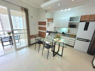 3 suítes grandes, 4 garagens, Vista mar, ótima localização a 2 minutos do mar em Meia Praia - Itapema - Itapema - 4