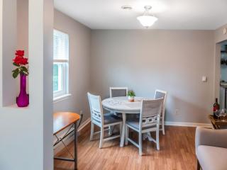 Prospect Hill Cville House share with private bath in quiet comfort home - 1