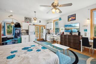 The Starlight Tower Hot Tub Suite with 8-Jet Massage Shower and Amazing Views - Fort Atkinson - 8
