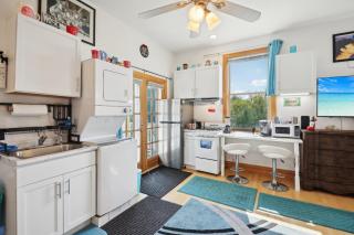 The Starlight Tower Hot Tub Suite with 8-Jet Massage Shower and Amazing Views - Fort Atkinson - 5