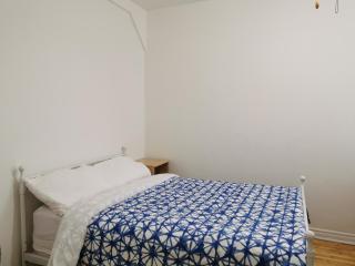 Delightful room near Metro Monk station with Self Check-in - Montréal - 4